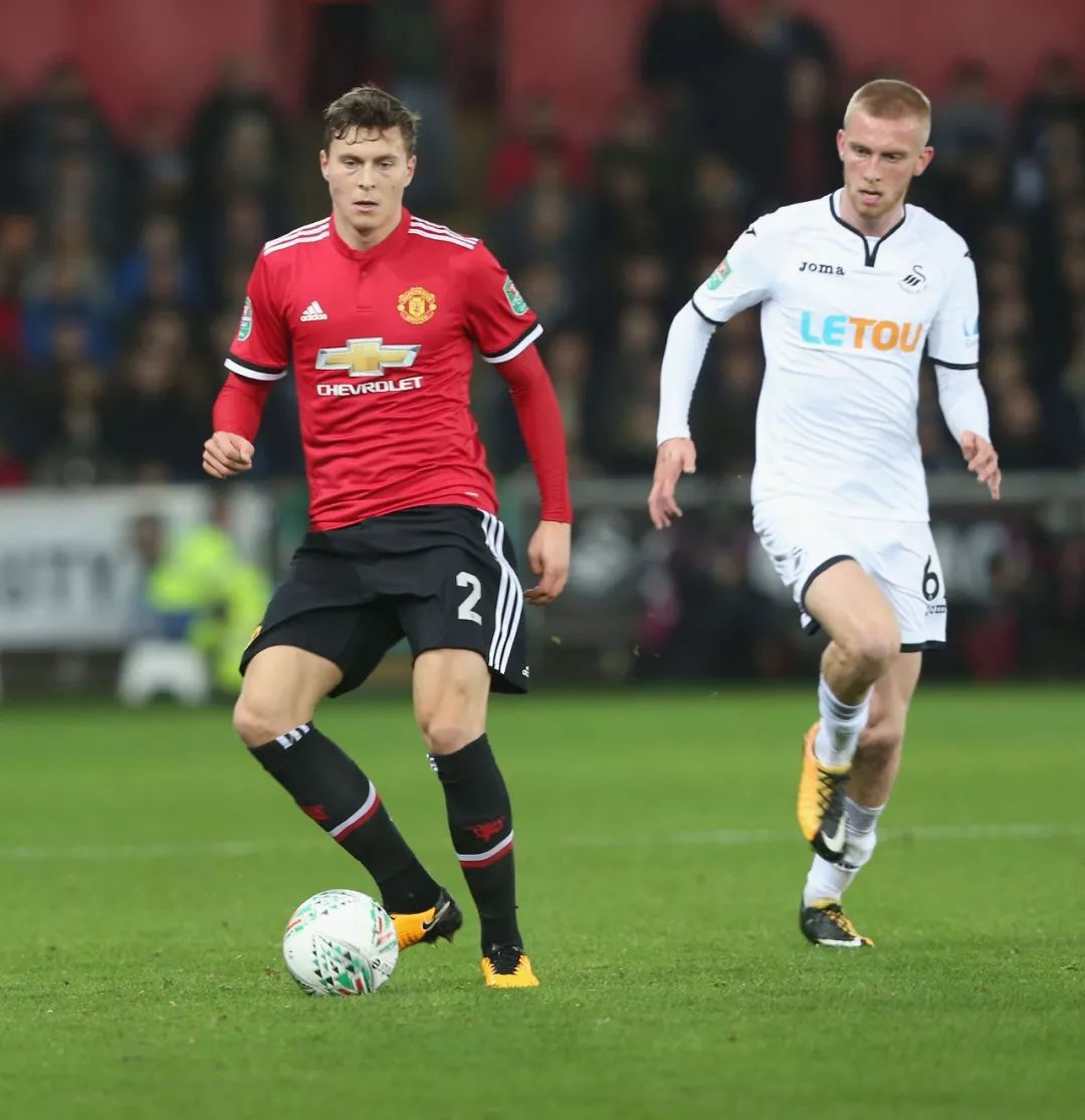 鲍威尔在比 鲍威尔在比